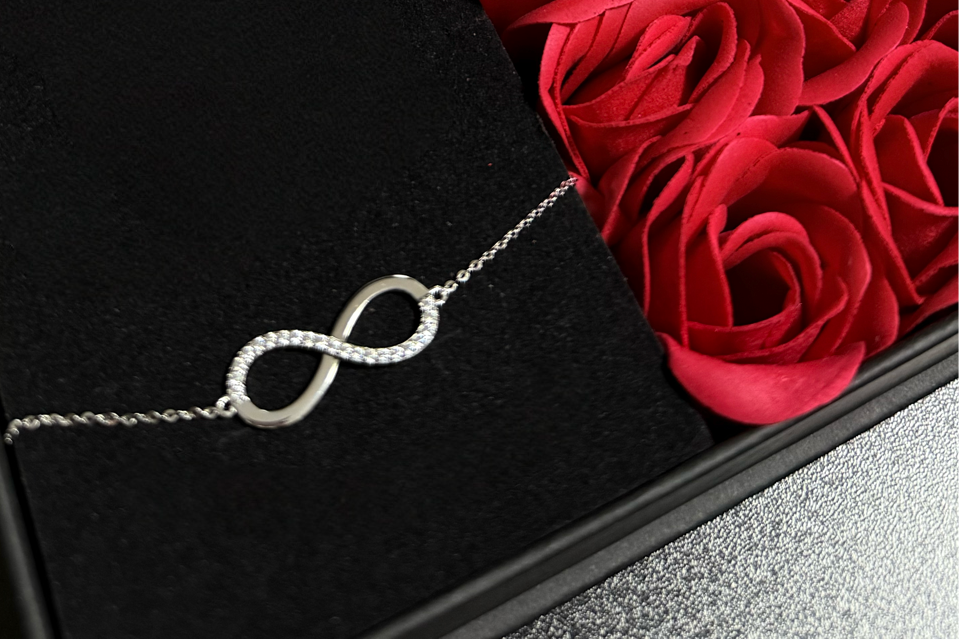 Elegantes Infinity-Armband aus 925 Sterling Silber mit Rhodium-Beschichtung für Frauen