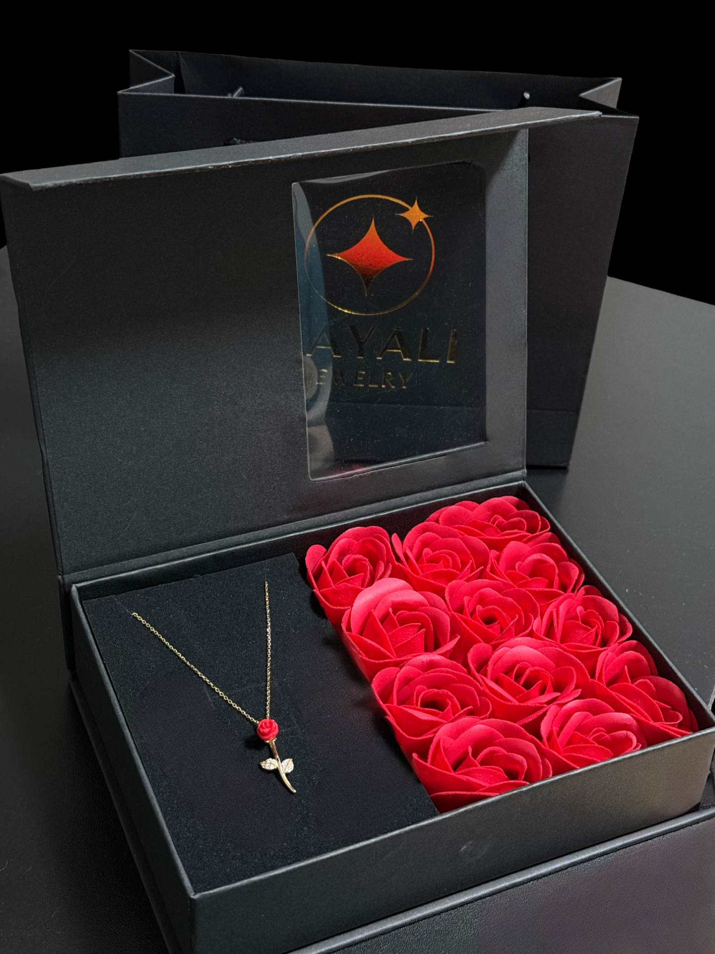 Zeitlose Romantik in Silber – Rosen-Halskette aus 925er Sterlingsilber als edles Geschenk für Frauen"