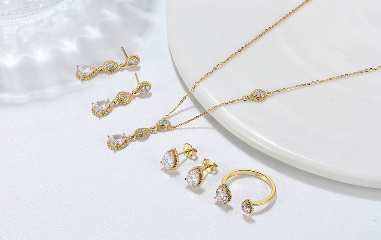 Elegantes 925er Sterlingsilber-Schmuck-Set – Halskette und Ohrringe und Ring