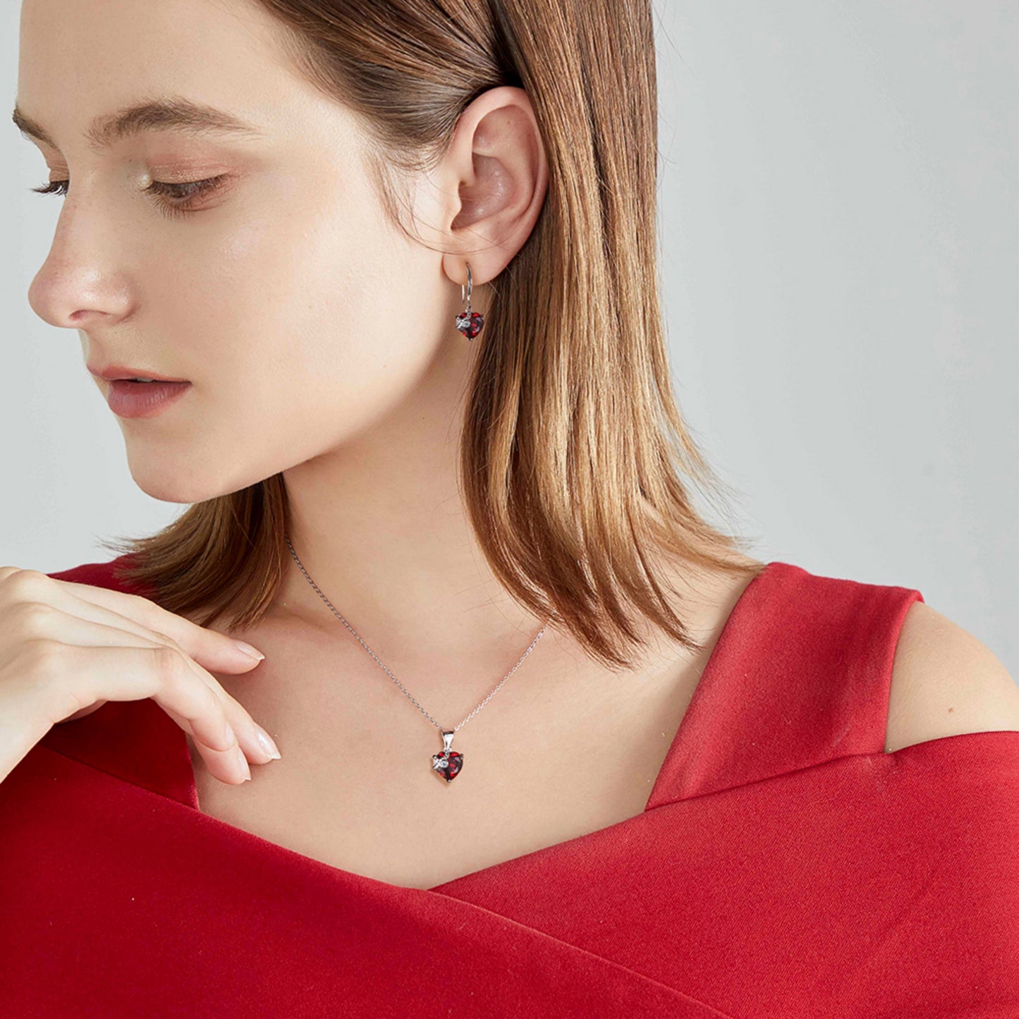 Das perfekte Geschenk für Weihnachten und besondere Tage – Herz-Halskette und Ohrringe aus 925er Silber für Frauen, Mamas, Freundinnen und Töchter