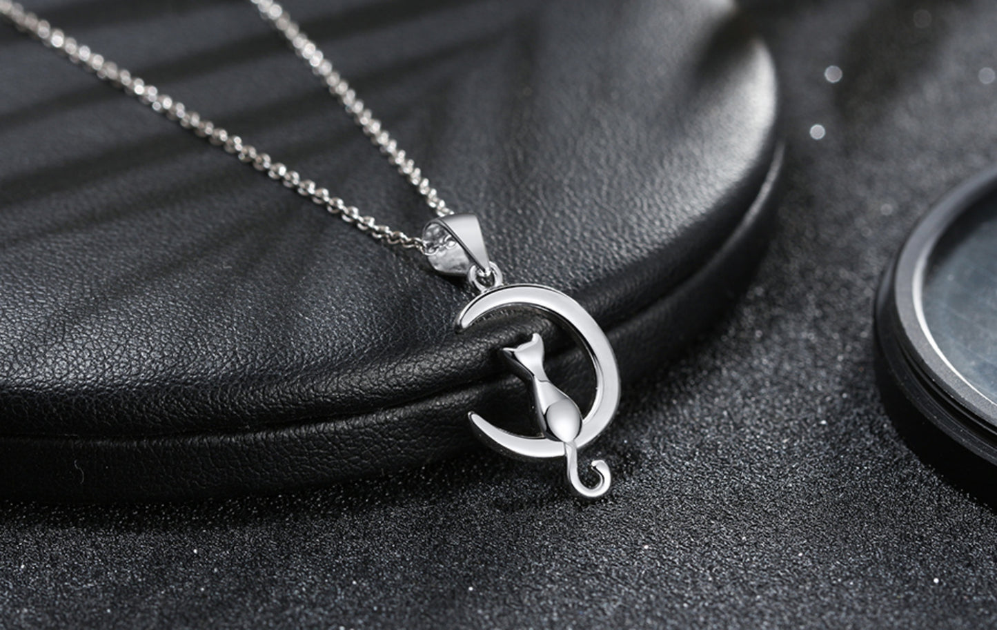 Zauberhafte Katzen-Halskette auf Halbmond aus 925 Sterling Silber perfekte Geschenke für Damen