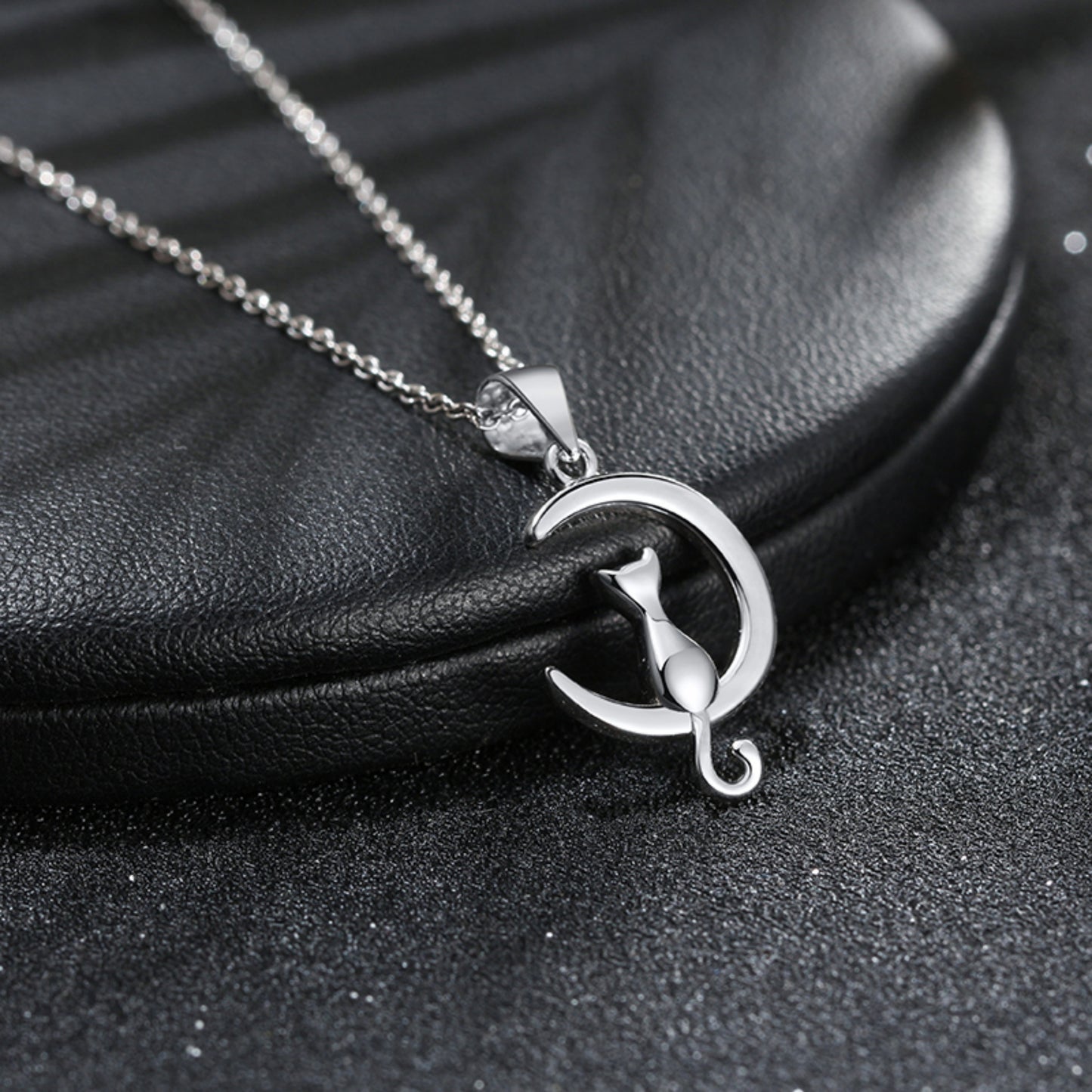 Zauberhafte Katzen-Halskette auf Halbmond aus 925 Sterling Silber perfekte Geschenke für Damen