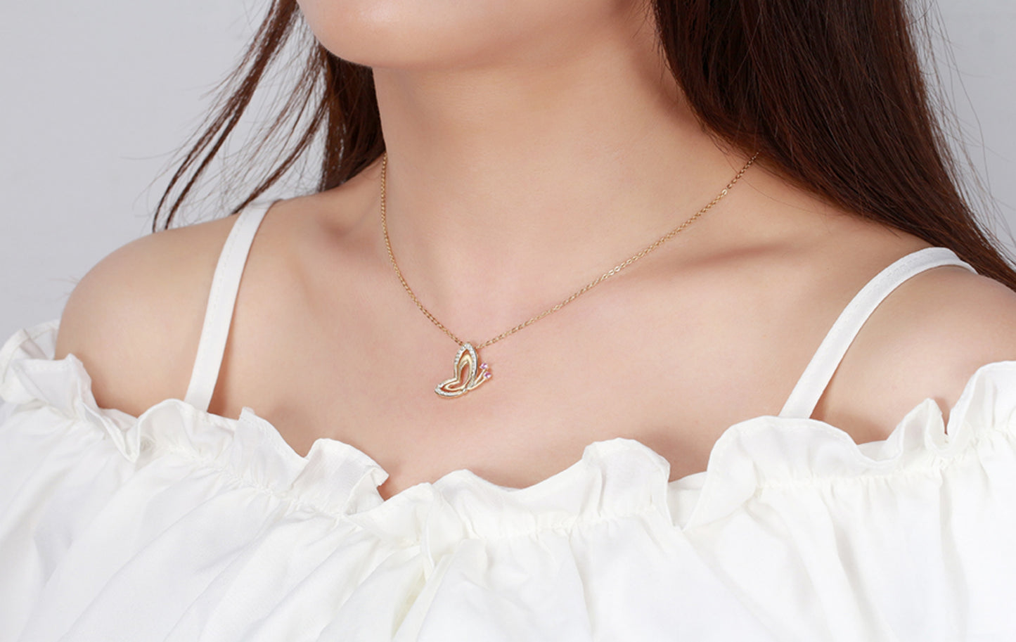 Elegante Schmetterling-Halskette in Gold und Silber– Das perfekte Geschenk für Frauen, liebevoll verpackt in einer Blumen-Geschenkbox