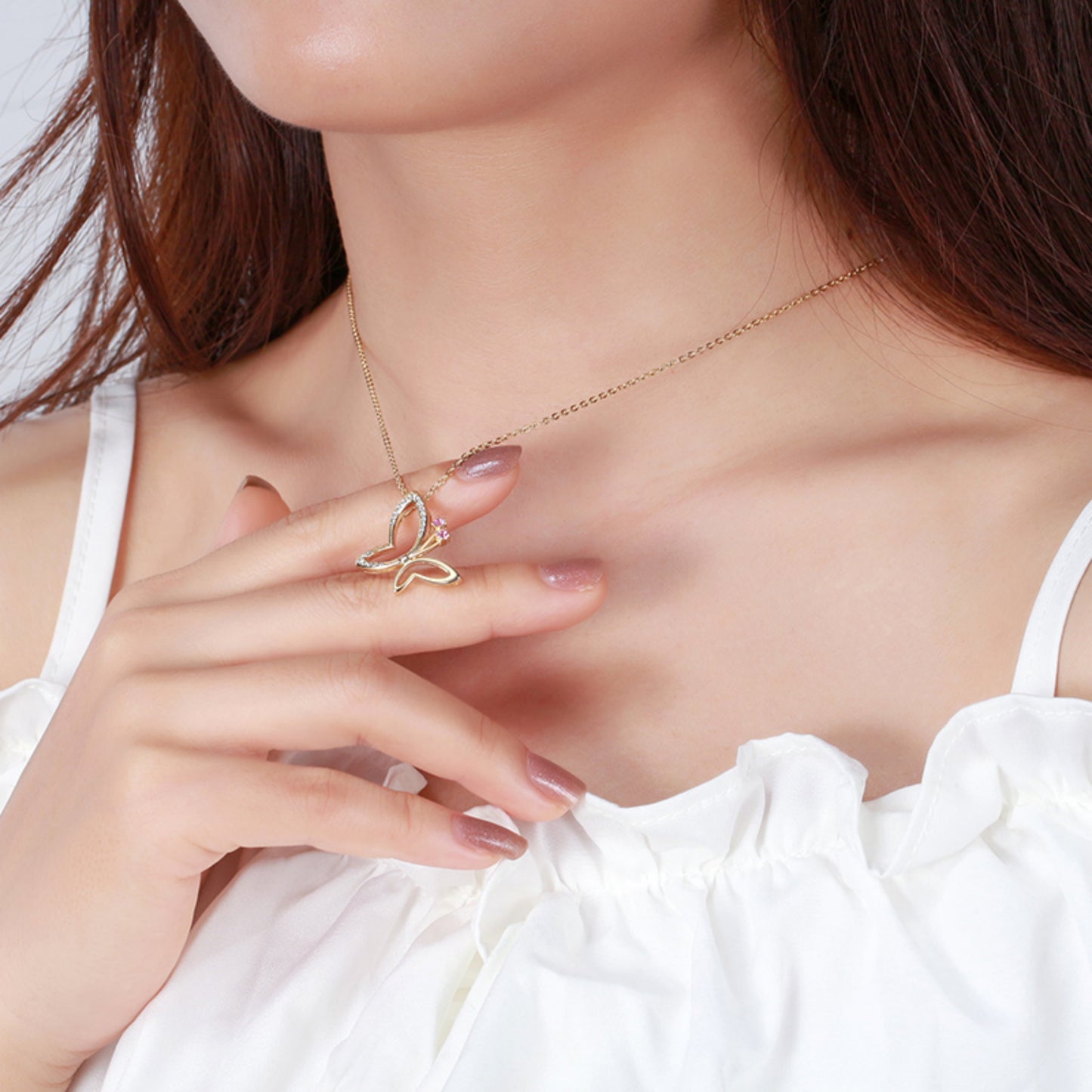 Elegante Schmetterling-Halskette in Gold und Silber– Das perfekte Geschenk für Frauen, liebevoll verpackt in einer Blumen-Geschenkbox