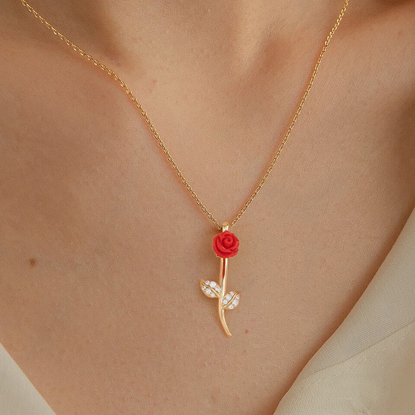 Zeitlose Romantik in Silber – Rosen-Halskette aus 925er Sterlingsilber als edles Geschenk für Frauen"