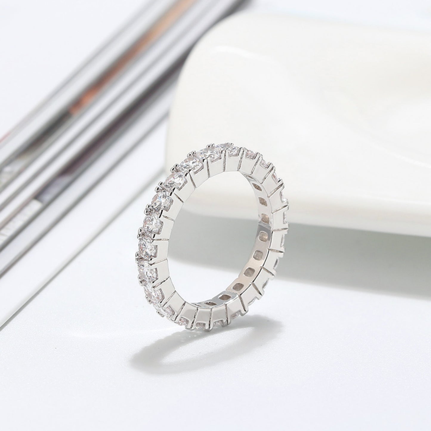 Eleganter Geschenk-Eternity-Ring – Zeitlose Schönheit aus Sterlingsilber
