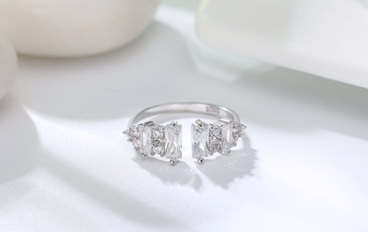 Eleganter verstellbarer Ring mit AAAA Zirkonia – Perfekter Glanz in 925er Sterling Silber