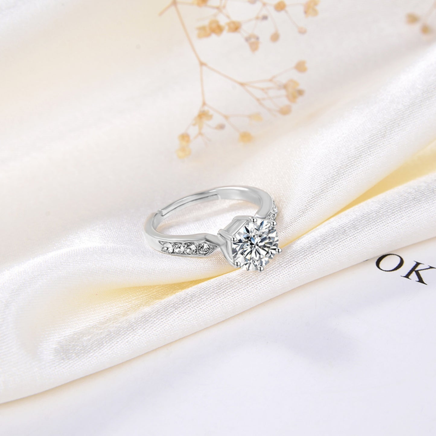 Zeitloser Silberring mit Strahlendem Zirkonia – Eleganz für Jeden Anlass