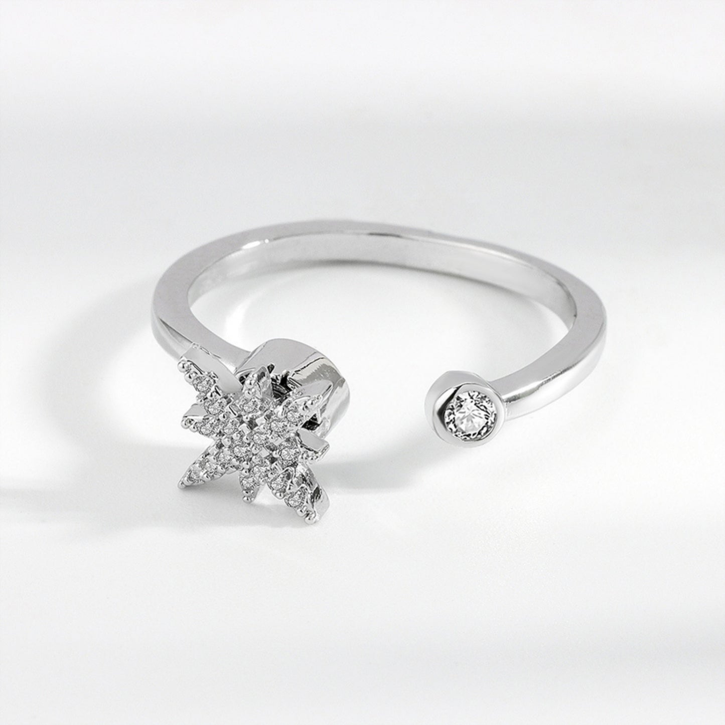 Strahlender Stern-Ring aus 925 Sterling Silber mit AAAA Zirkonia
