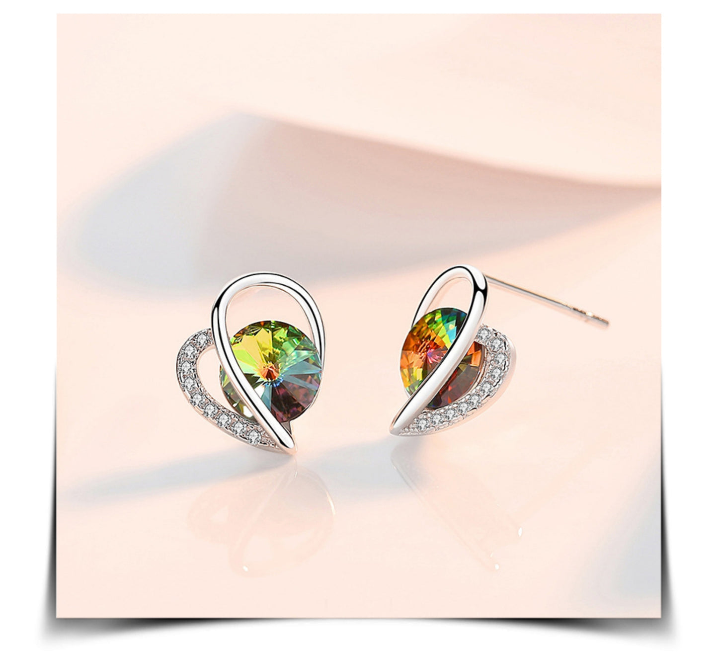Schimmernde Eleganz: Zarte Ohrstecker mit Swarovski-Kristallen in Blumen-Geschenkbox