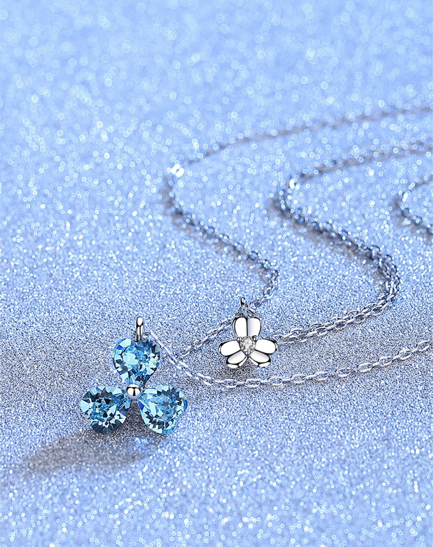 Zweifach Glück – Doppel-Kleeblatt-Halskette aus 925er Sterlingsilber mit Swarovski-Kristallen
