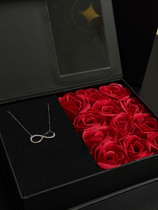 Elegante Infinity-Halskette aus 925 Sterling Silber