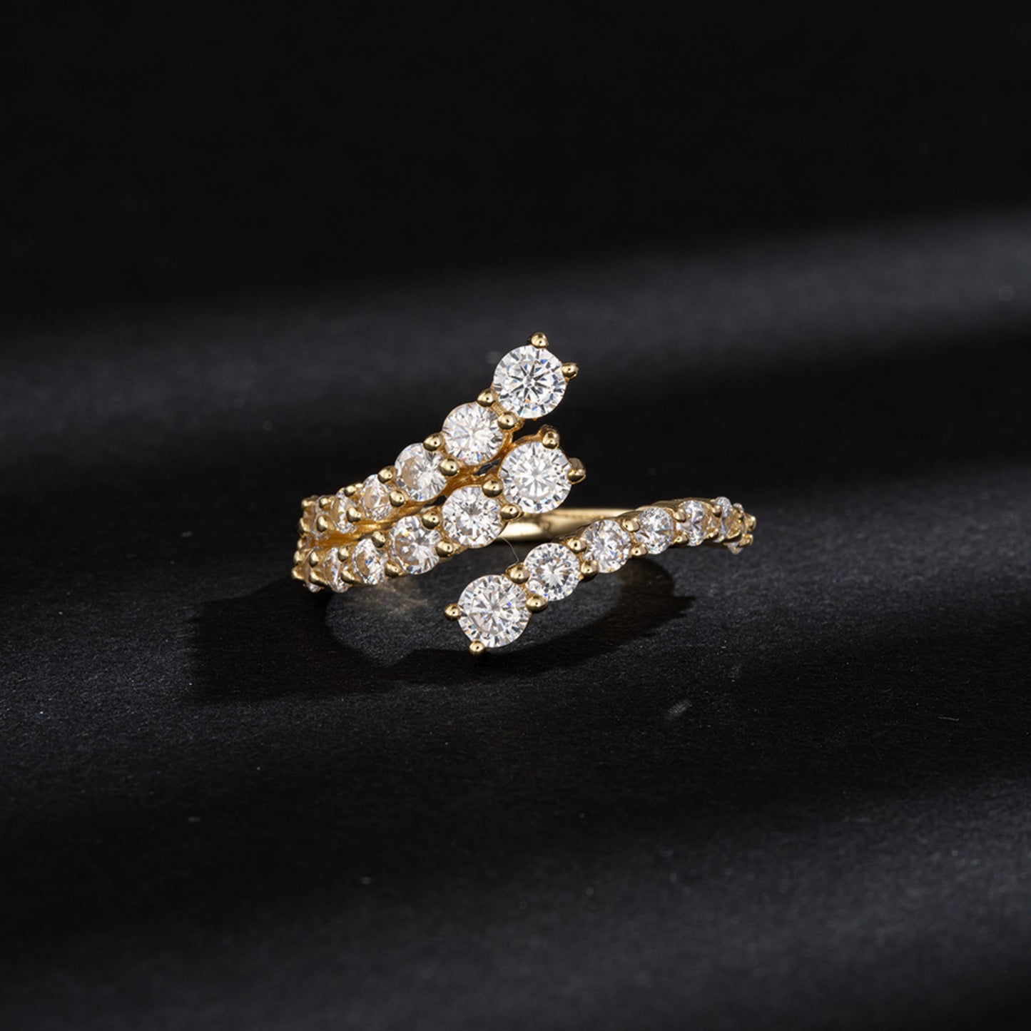 Luxuriöser Ring in 925er Sterlingsilber mit schillernden Zirkonia – Perfektes Geschenk für besondere Anlässe