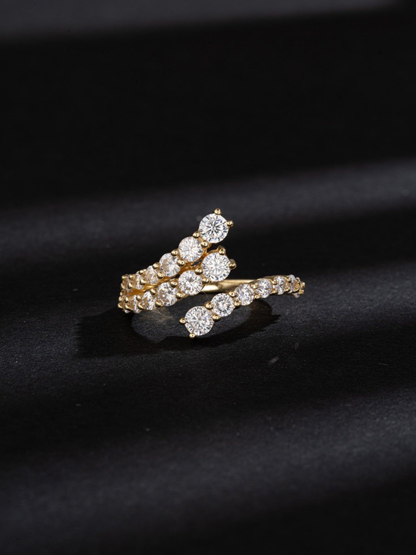 Luxuriöser Ring in 925er Sterlingsilber mit schillernden Zirkonia – Perfektes Geschenk für besondere Anlässe