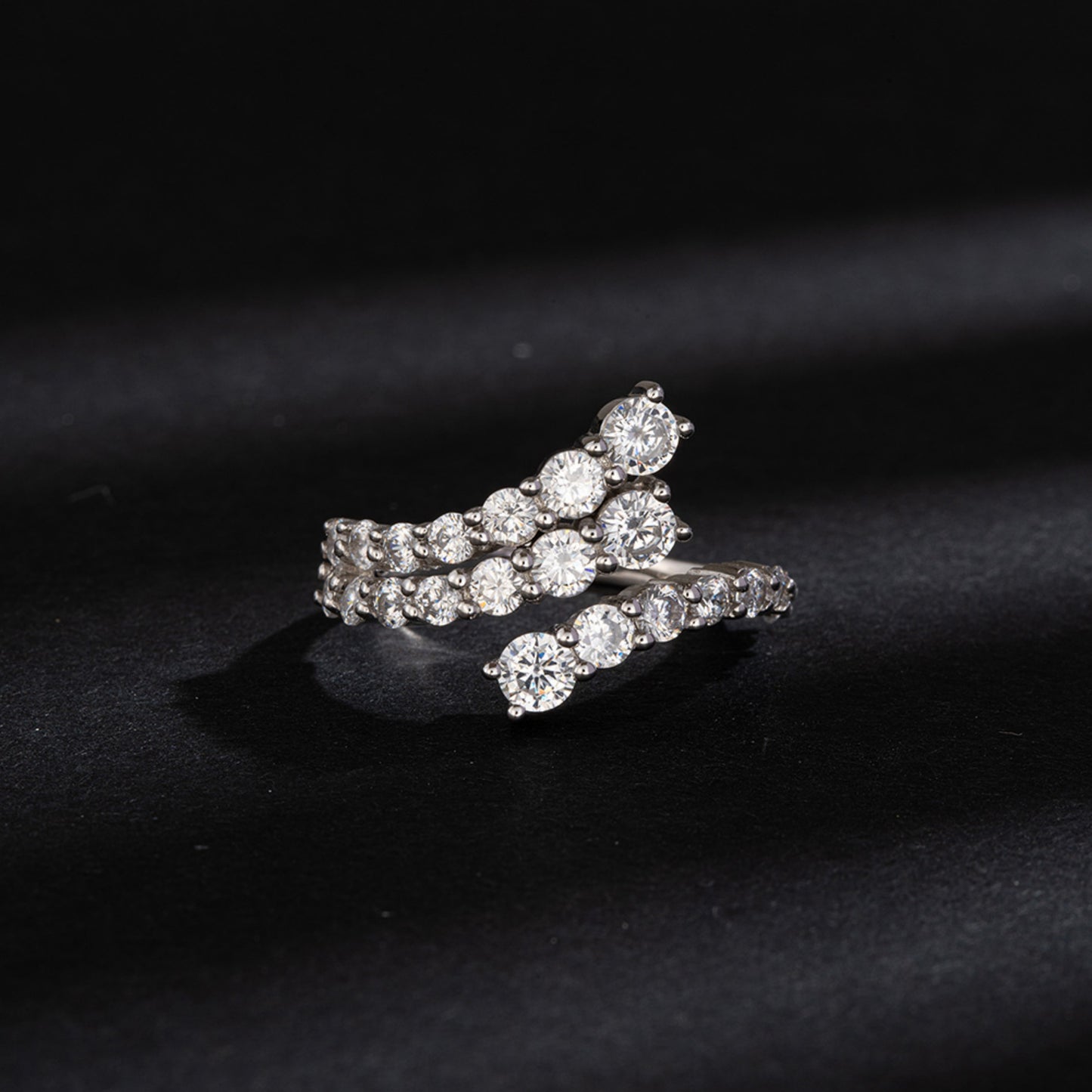 Luxuriöser Ring in 925er Sterlingsilber mit schillernden Zirkonia – Perfektes Geschenk für besondere Anlässe