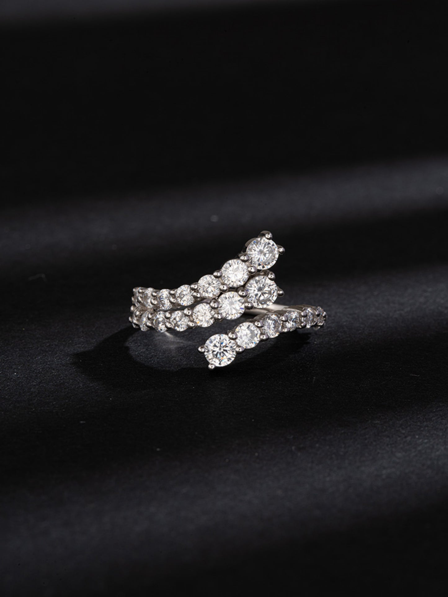 Luxuriöser Ring in 925er Sterlingsilber mit schillernden Zirkonia – Perfektes Geschenk für besondere Anlässe